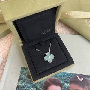 Van Cleef and Arpels 2022 Holiday Pendant (Vintage Alhambra)